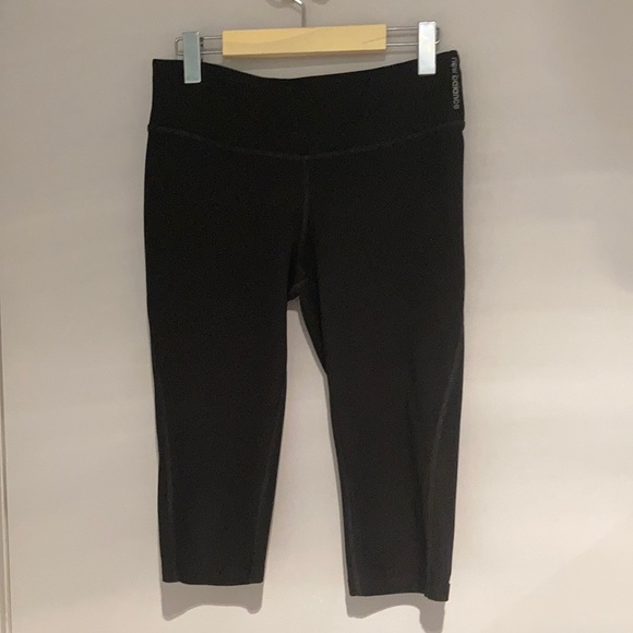 New Balance Pants - 🧘‍♀️2/$30 NEW BALANCE Cropped leggings Black Med